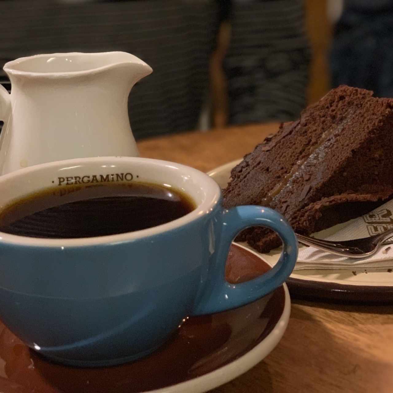 cafe y dulce de chocolate y caramelo