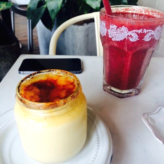 CREMME BRULE & BATIDO DE FRUTOS ROJOS