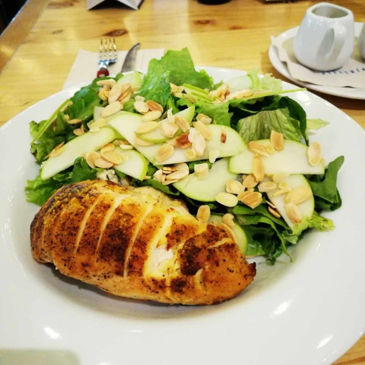 Ensalada pollo y manzana verde