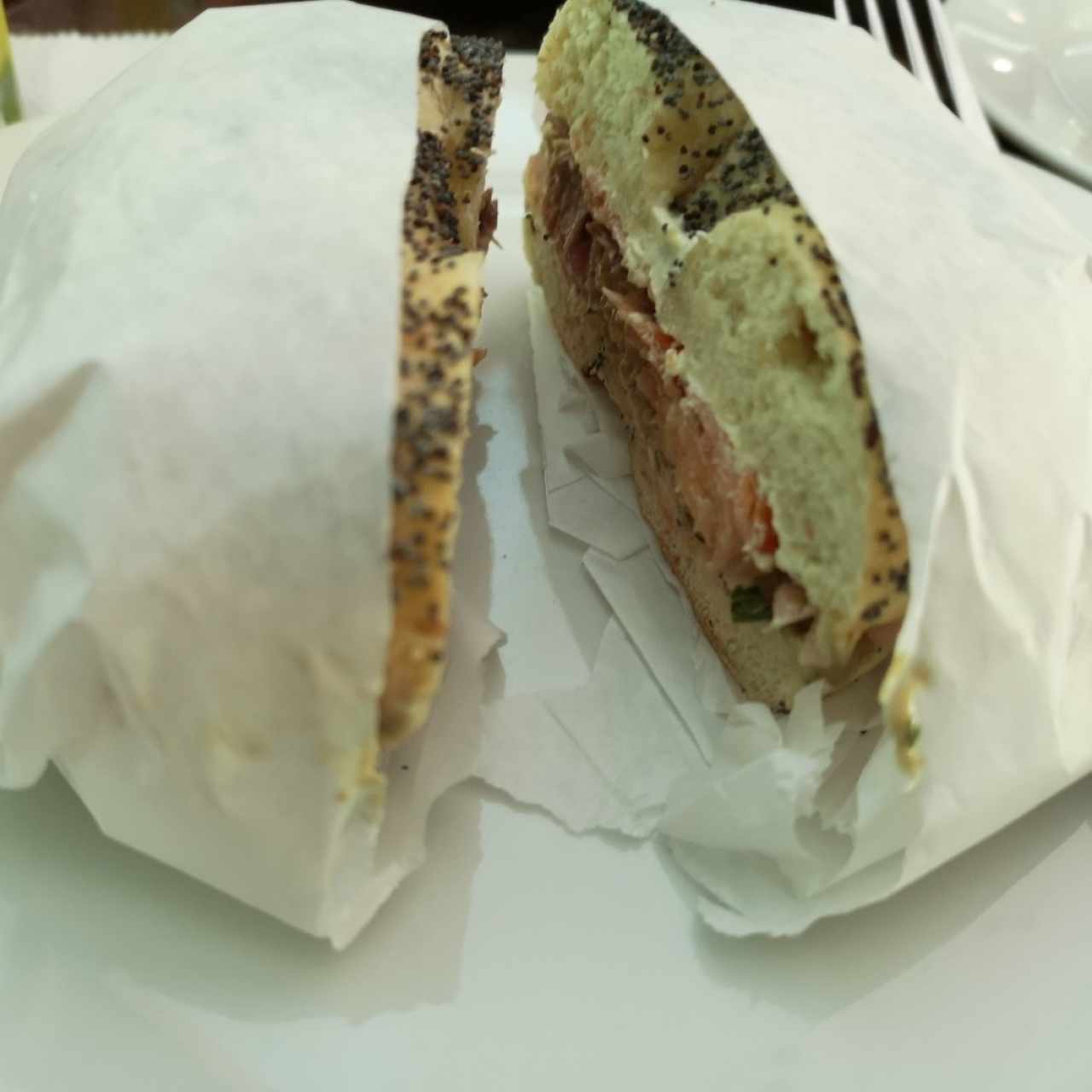 pan bagel can queso crema y salmón