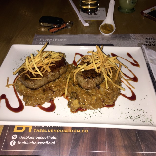Solomo con risotto de hongos