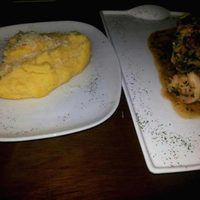 Langostinos  al ajillo con pure de  papa 