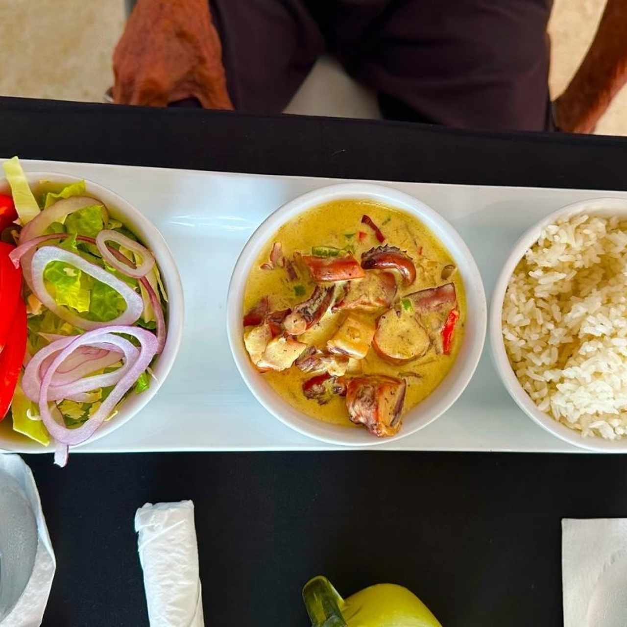 PULPO COSTA ARRIBA (Preparado con Leche de Coco y Vegetales Salteados, con  de Arroz con Coco)