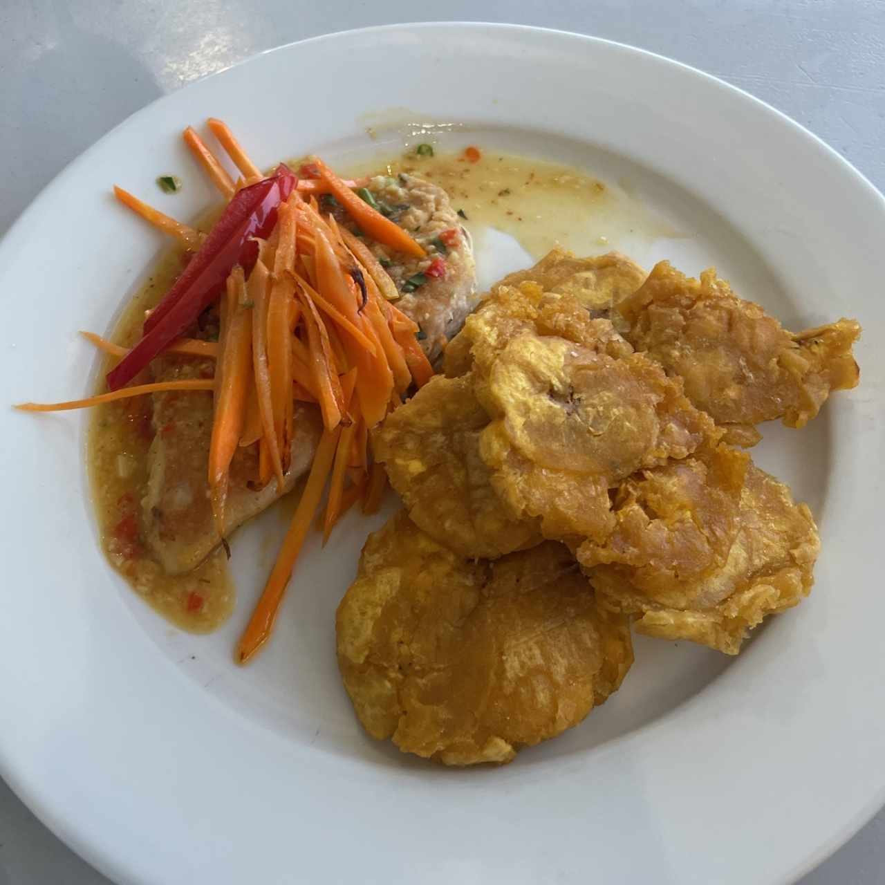Filete de pescado al ajillo