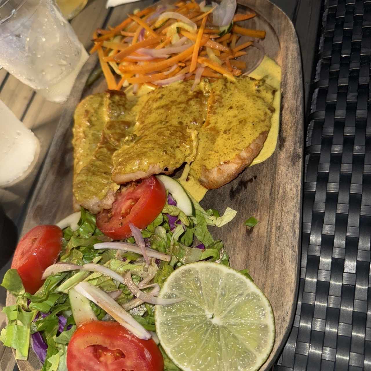 Corvina al Curry con vegetales salteados 