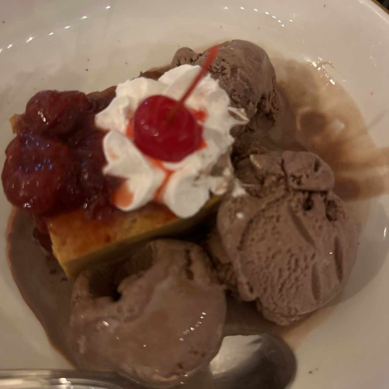 CHEESECAKE DE DULCE DE LECHE con helado 