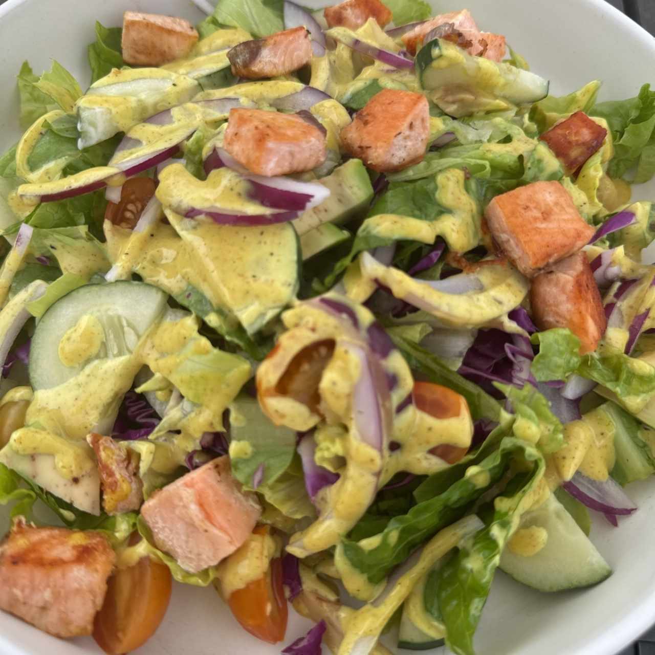 Ensalada caribeña de salmón 