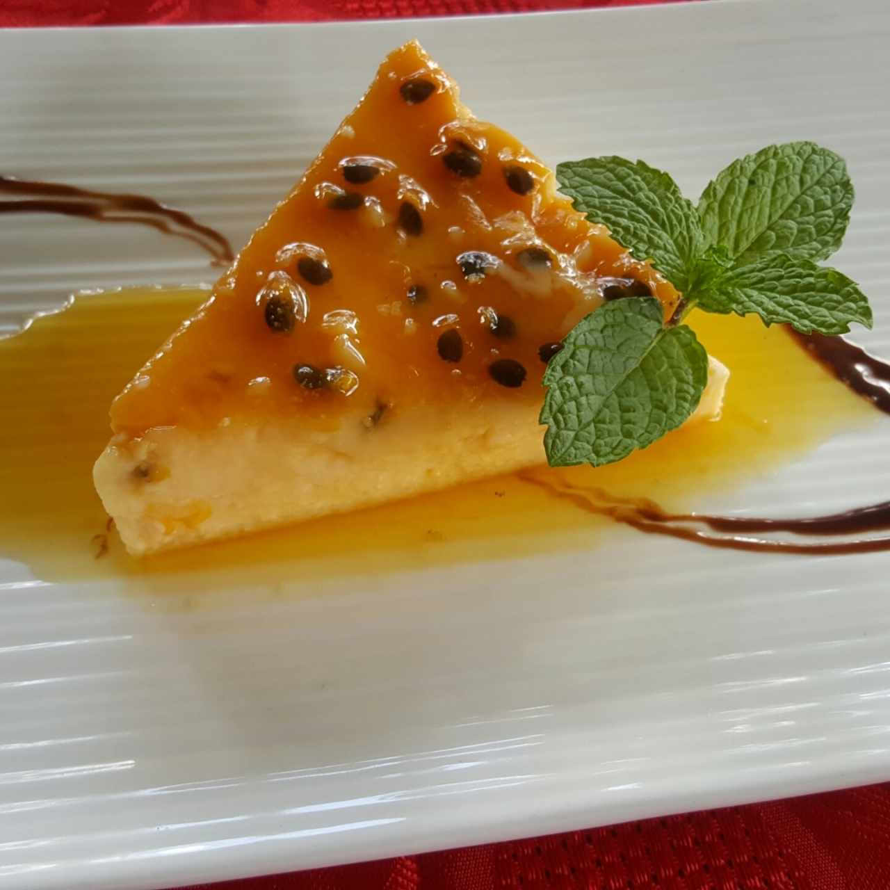 flan de yogurt de queso de cabra con maracuya
