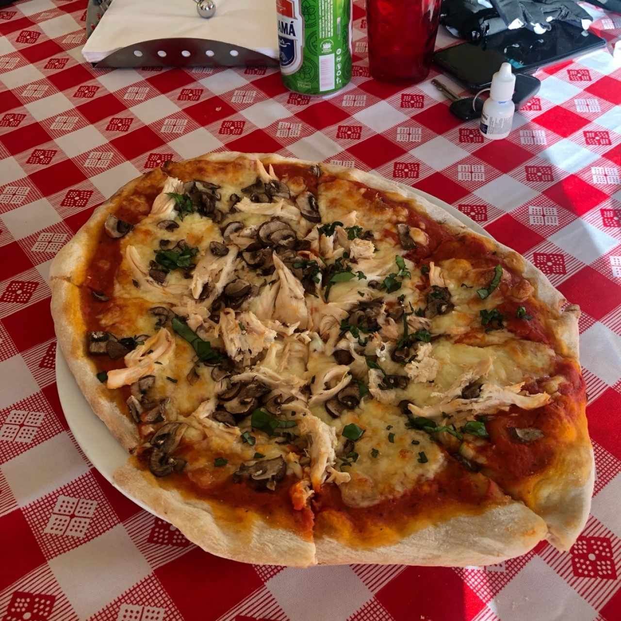 pizza de pollo y hongos