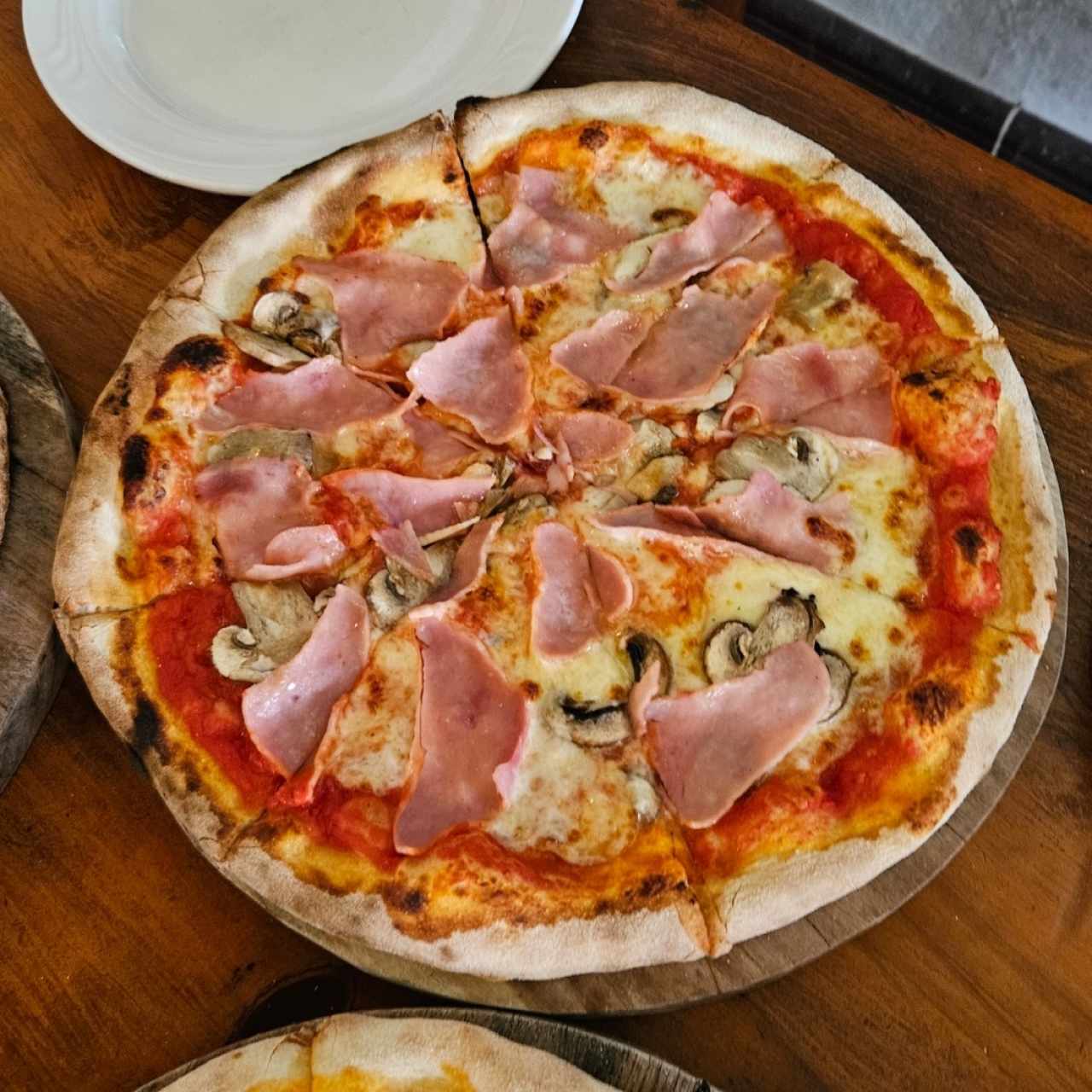 PROSCIUTTO E FUNGHI