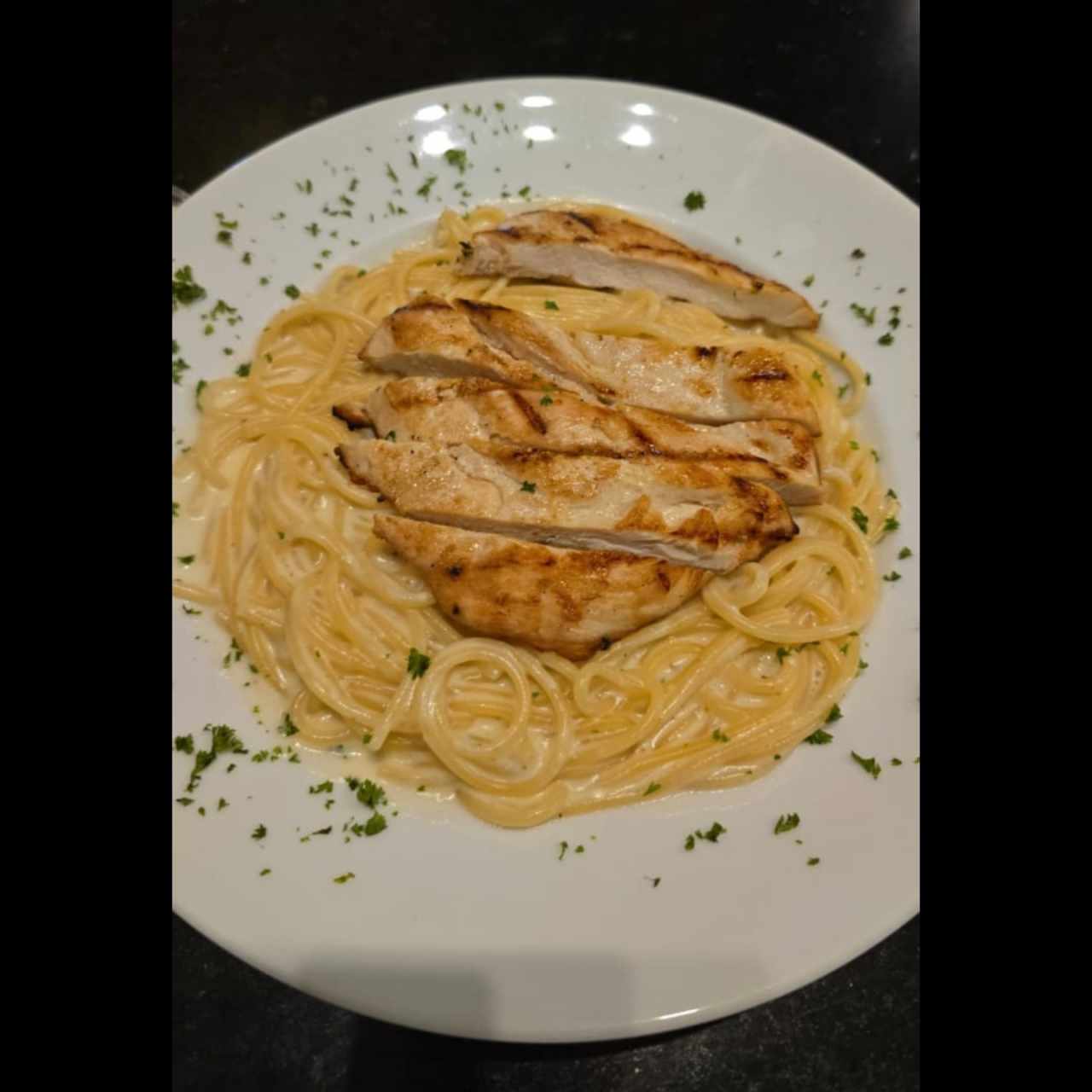 Pasta Alfredo con Pollo