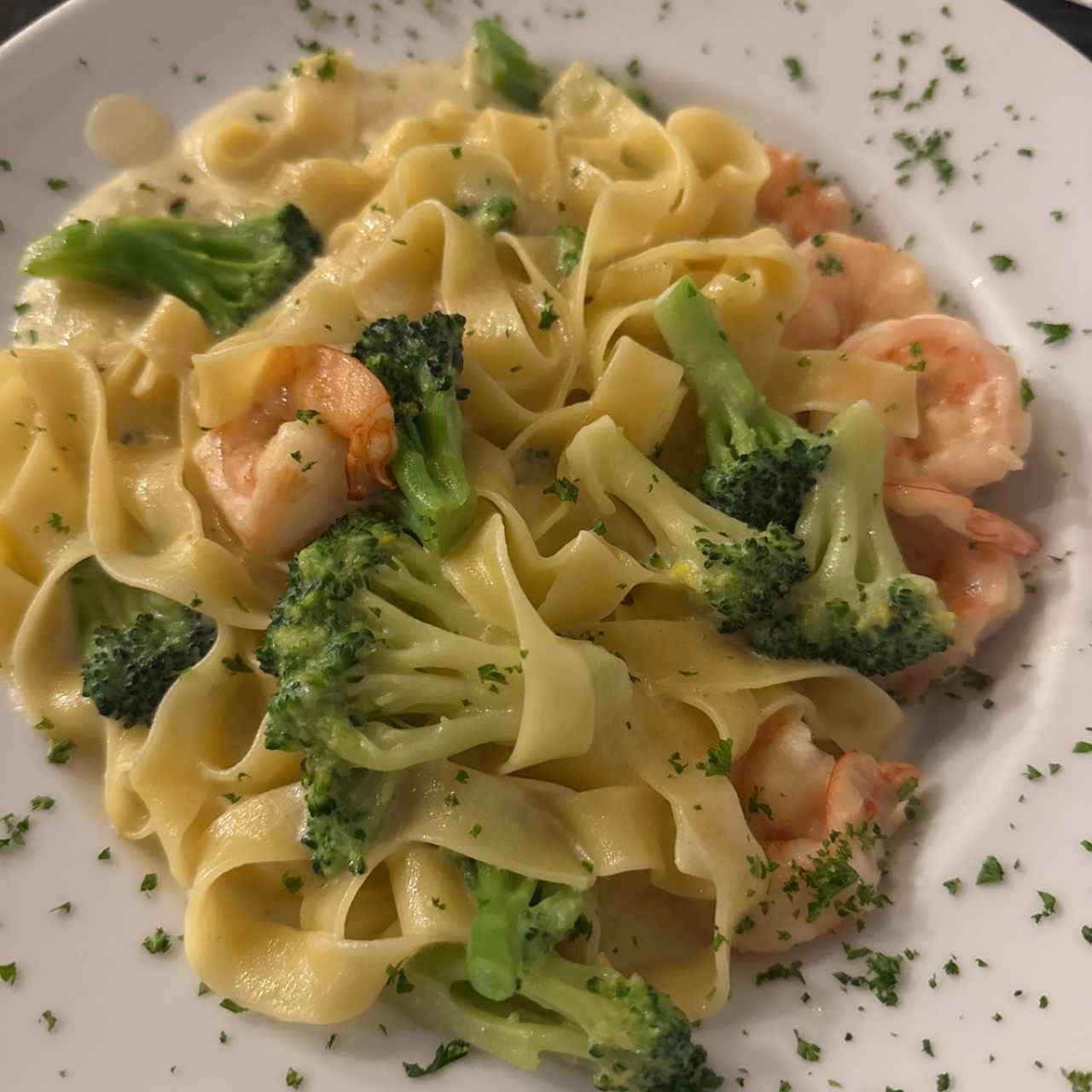 Pasta con camarones y brócoli 