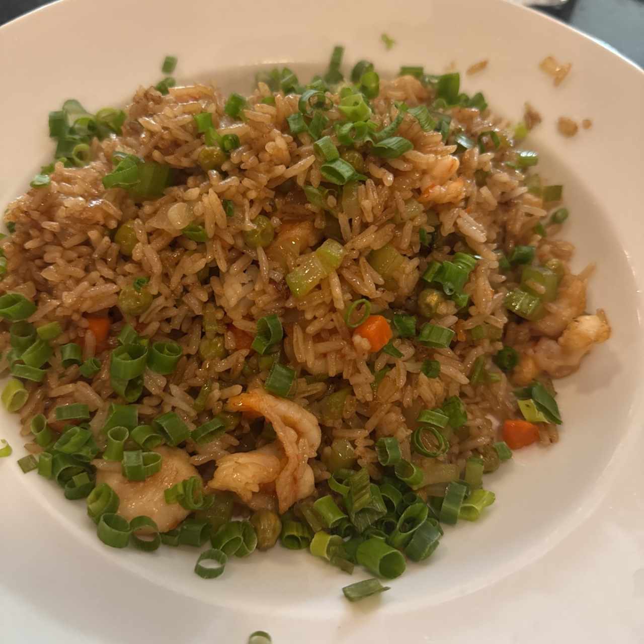 Arroz frito con camarón 
