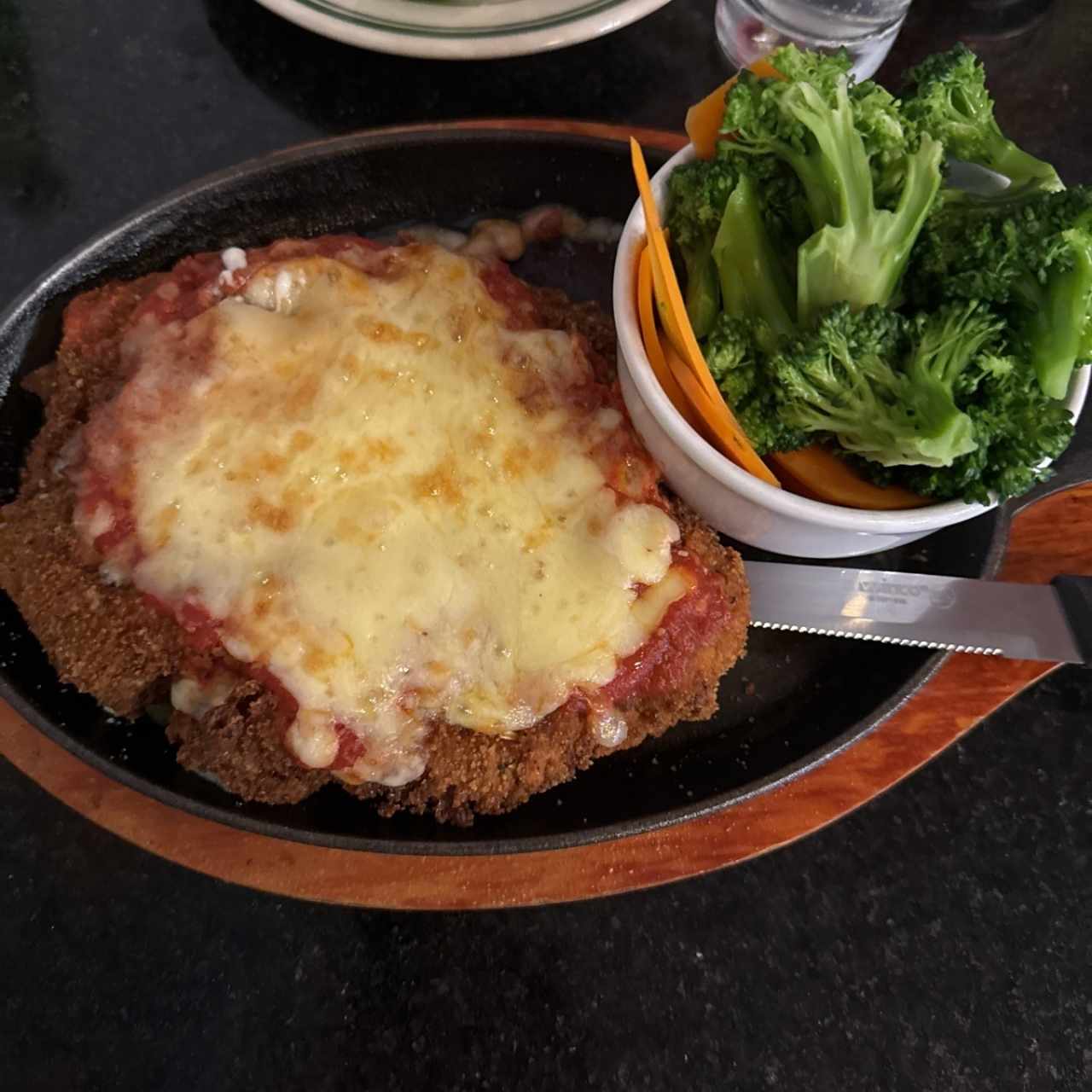 Milanesa de Res a la Parmesana con vegetales 