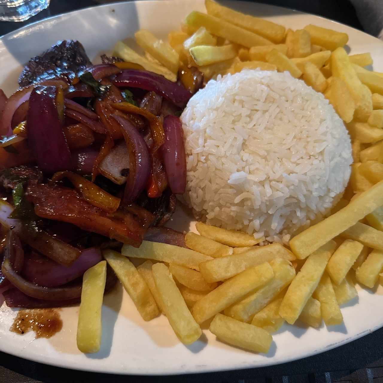 Carnes - Lomo Saltado