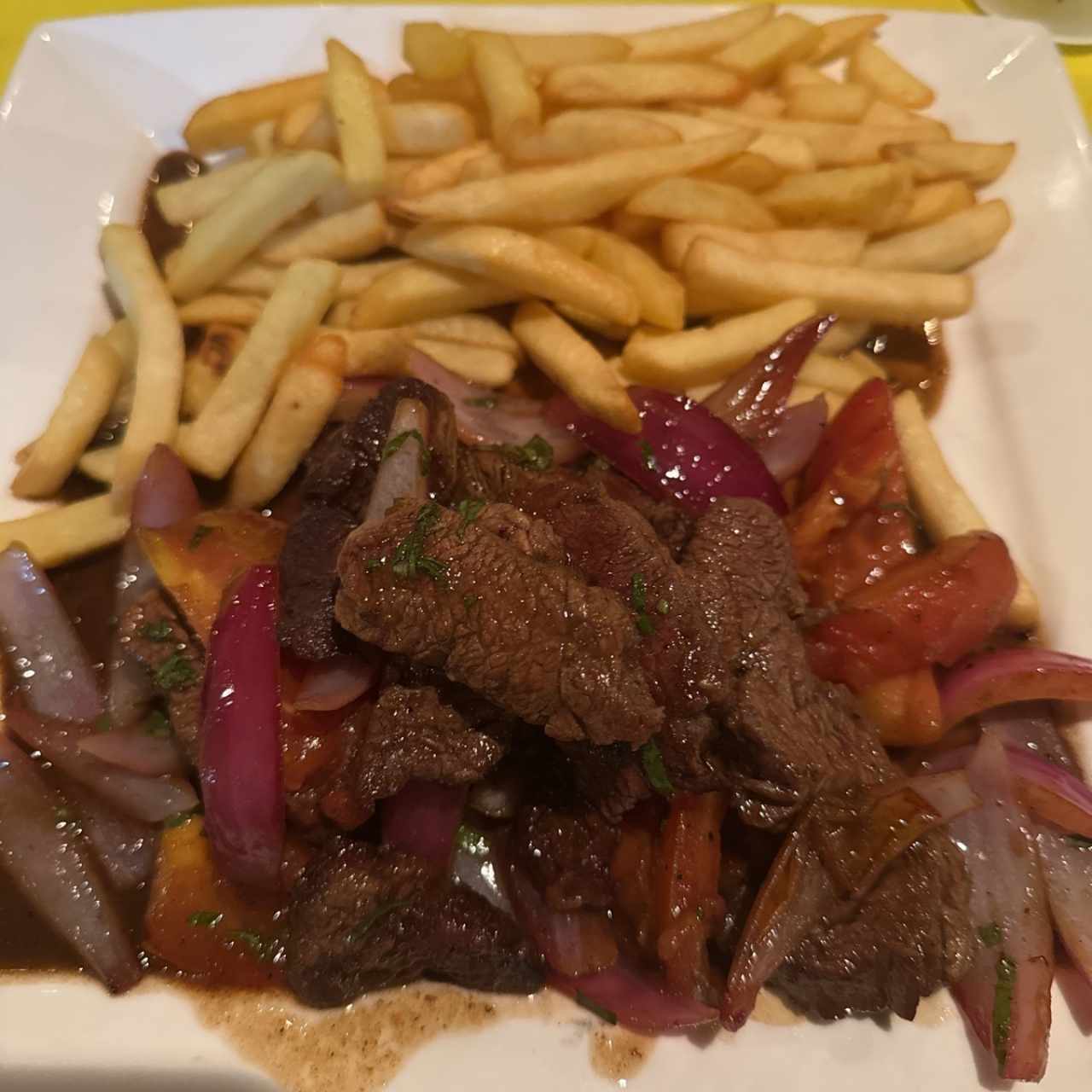 Carnes - Lomo Saltado