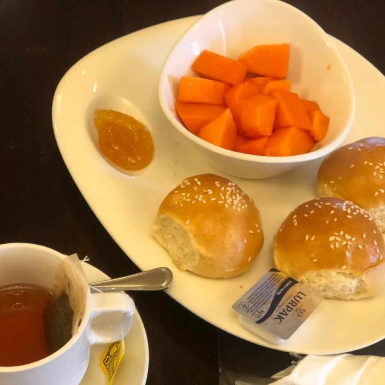Desayuno continental + té verde