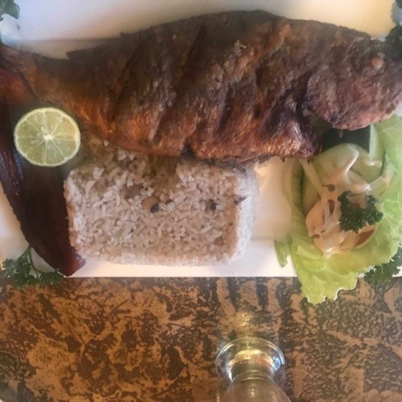 Pargo Frito, Arroz con Coco y Tajada de Platano Maduro