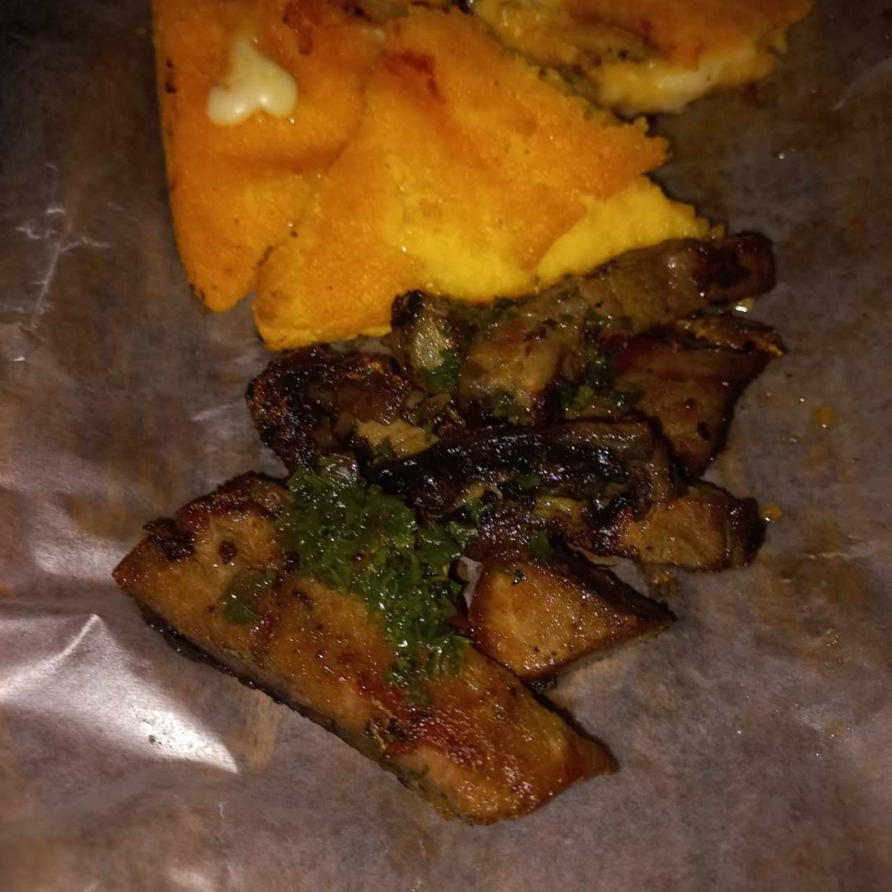 Tercera con arepas con queso