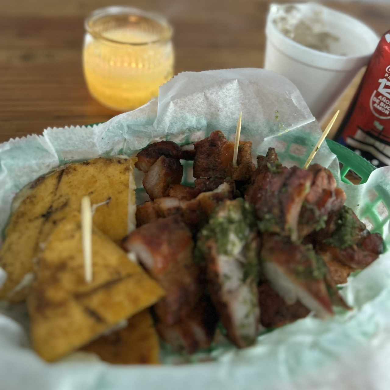 Arepa con puerco asado 