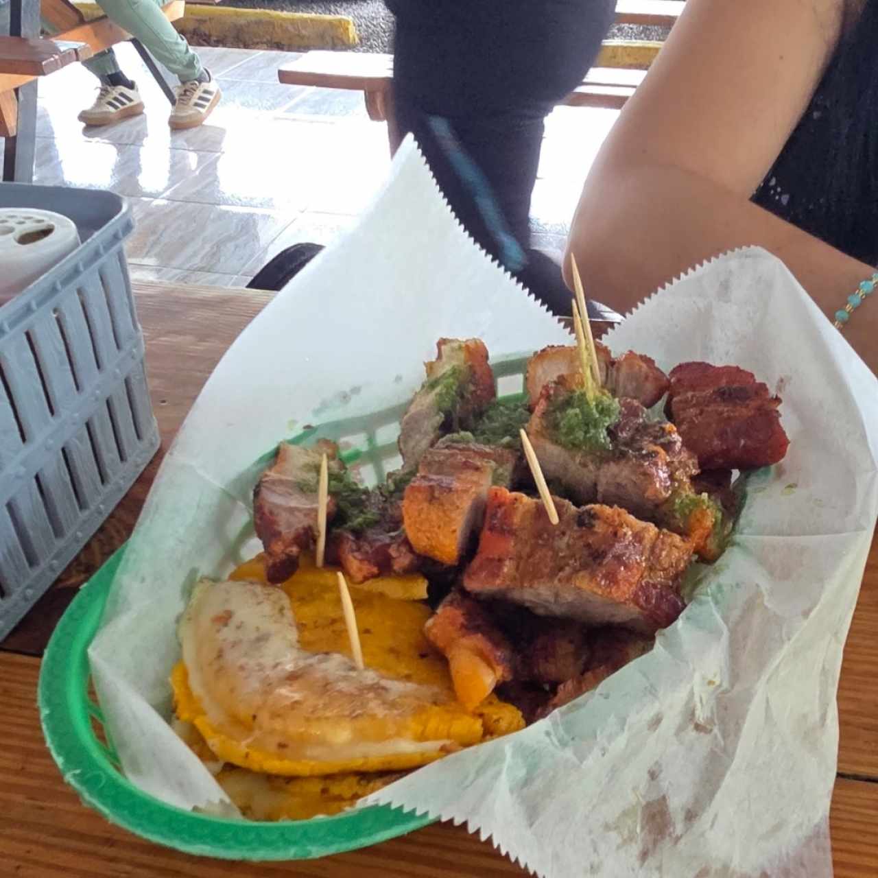 Arepa con Costilla y Chorizo