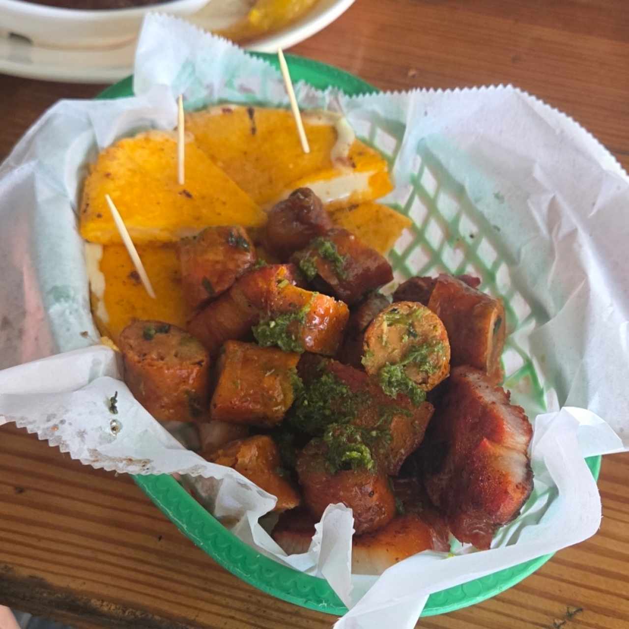 Arepa con Costilla y Chorizo