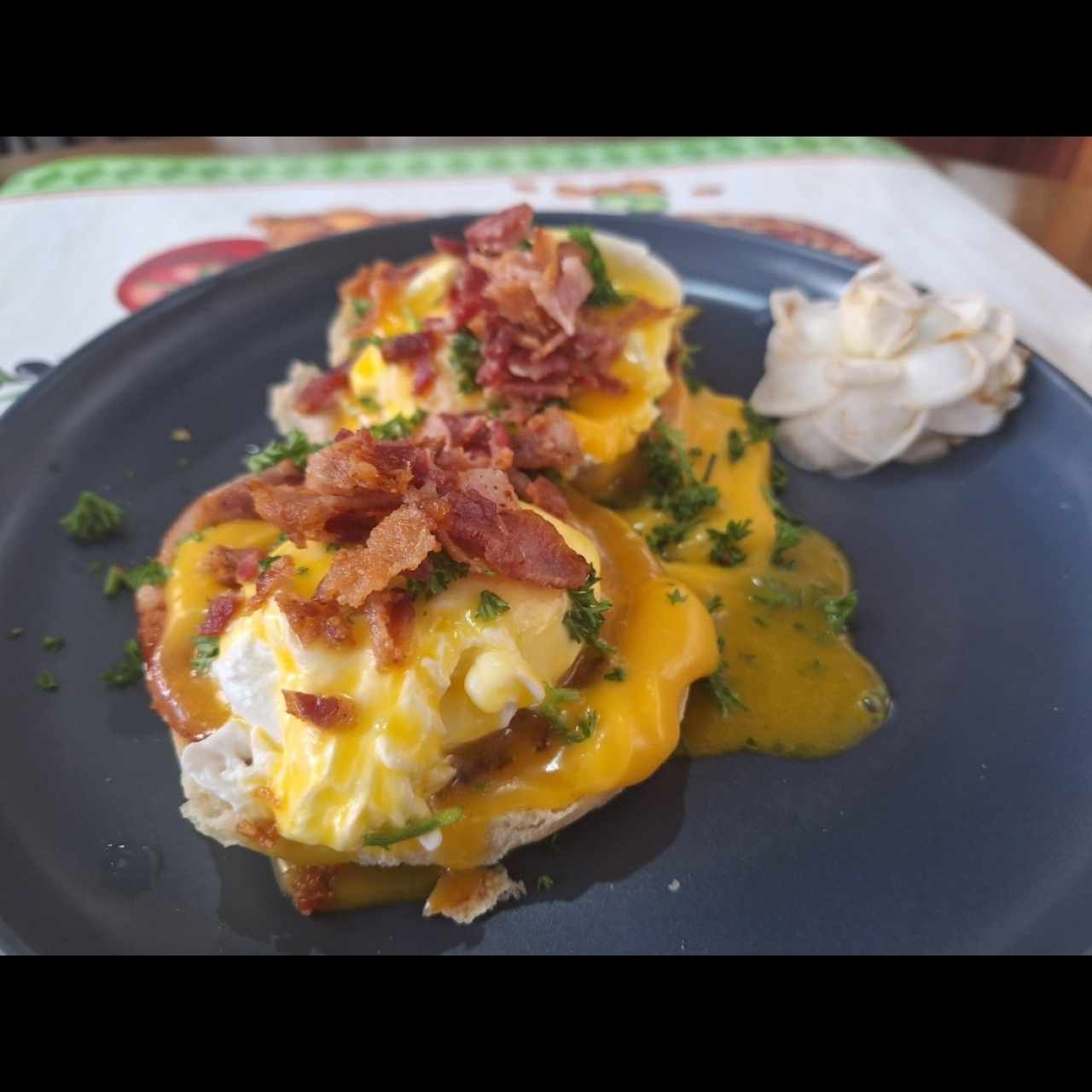 Huevos Benedictinos