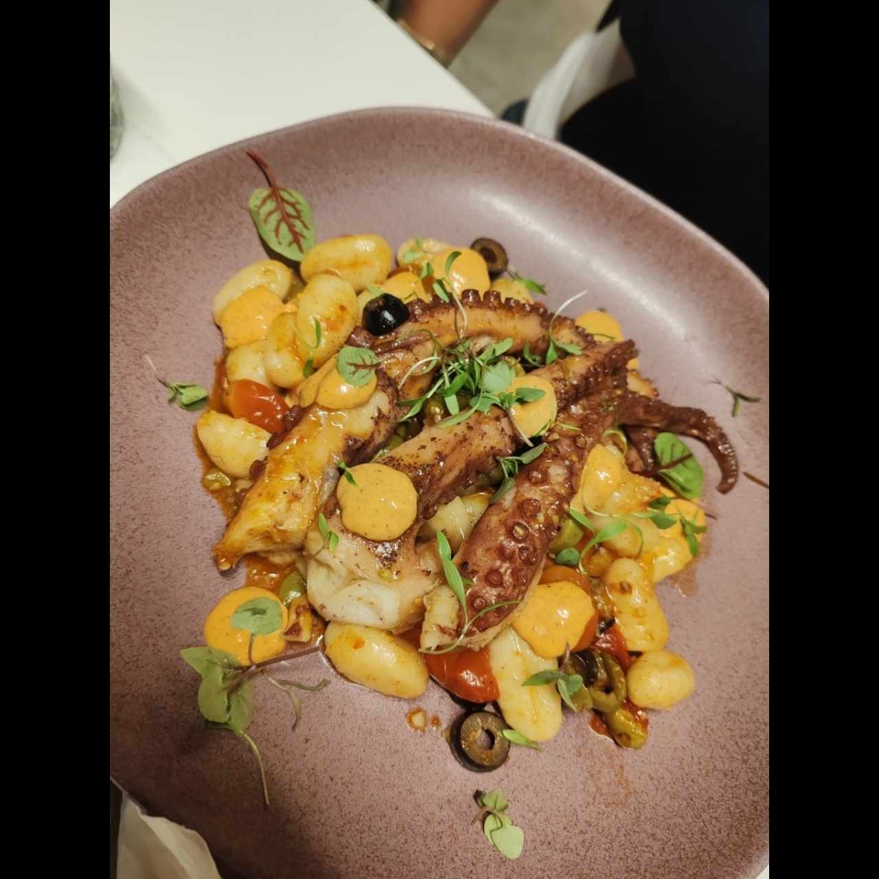 Pulpo y ñoquis