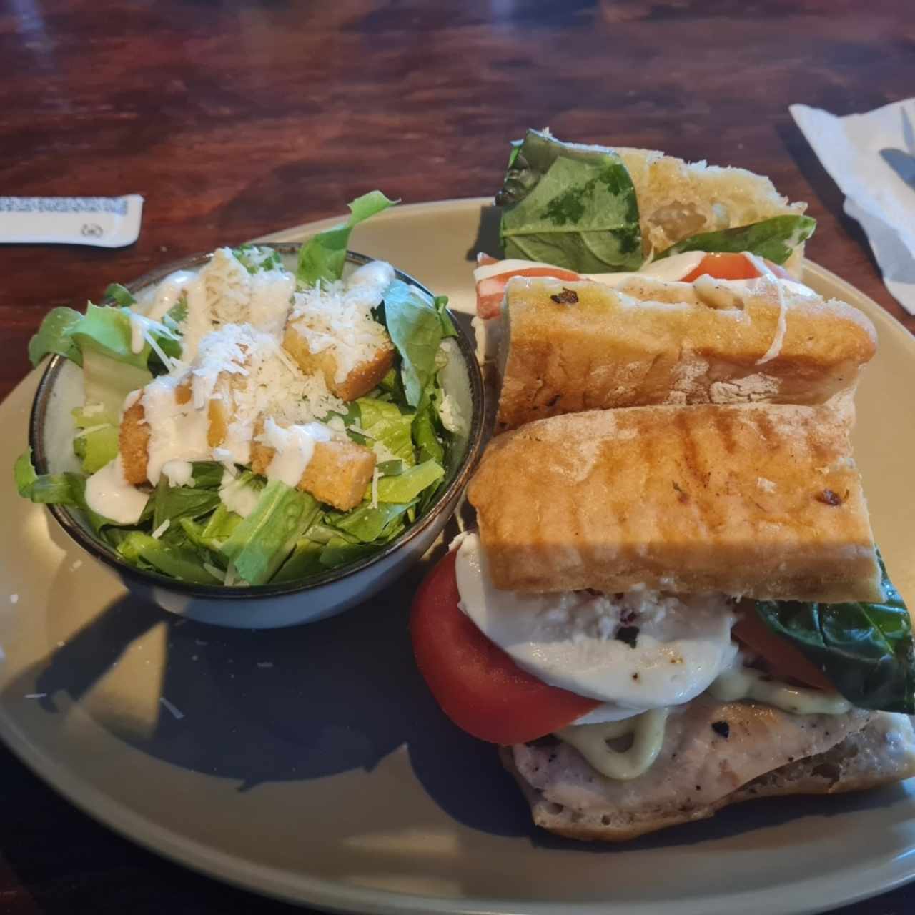 Caprese Panini con pollo