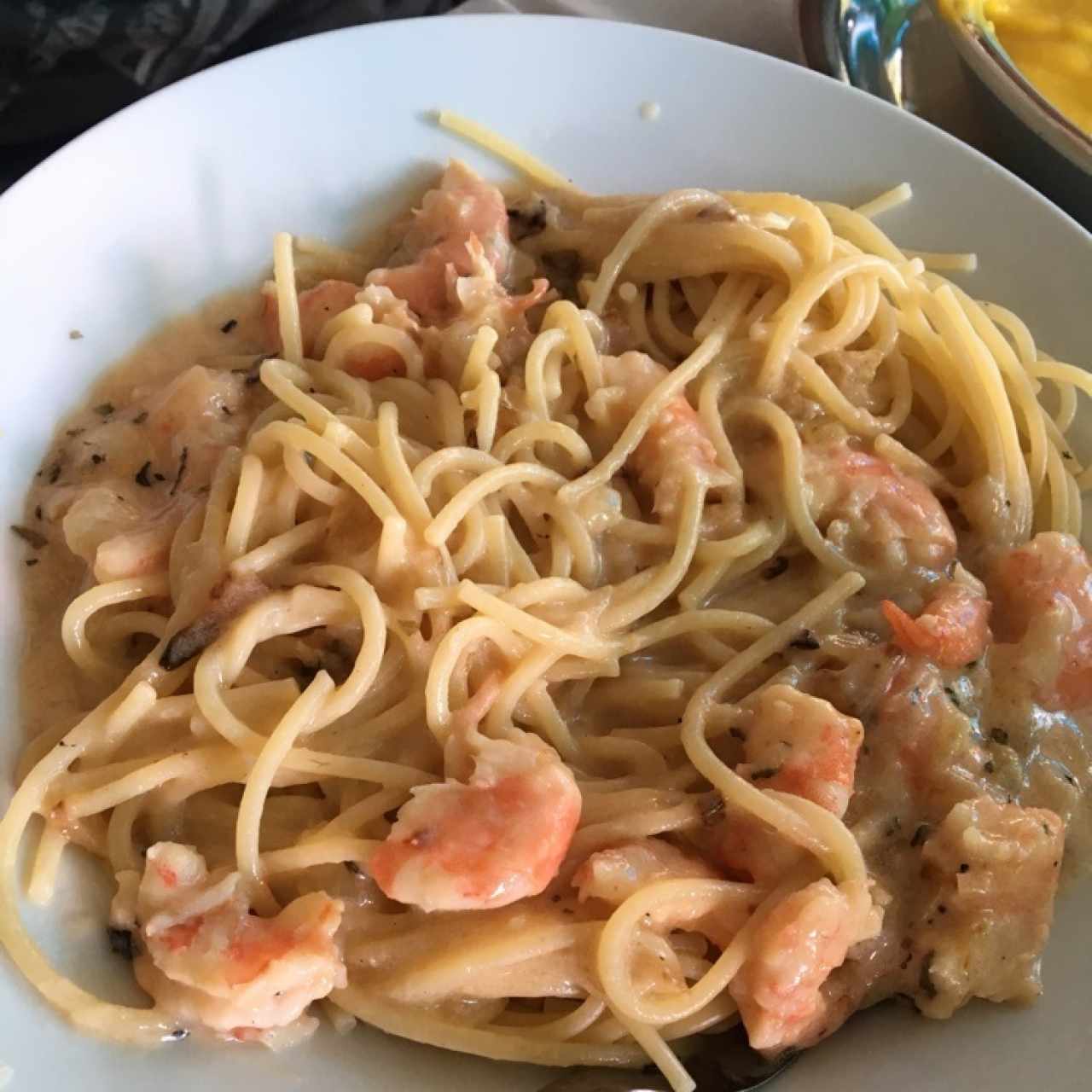 pasta carbonara con camarones