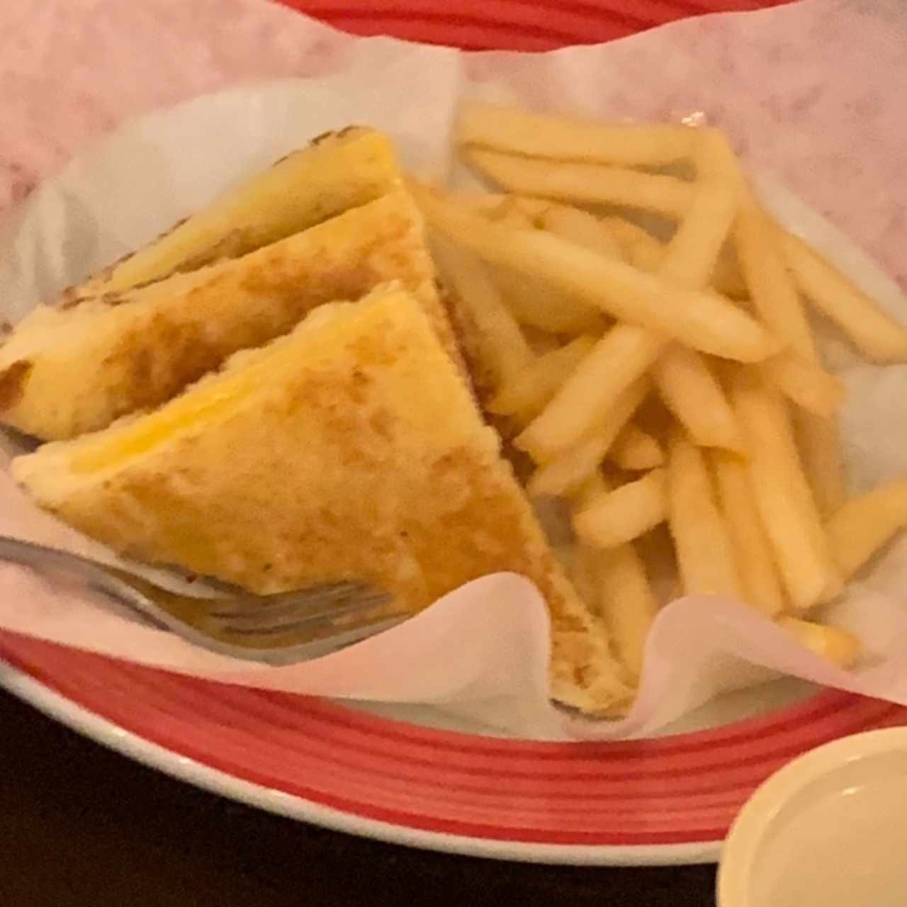 derretido con papas fritas