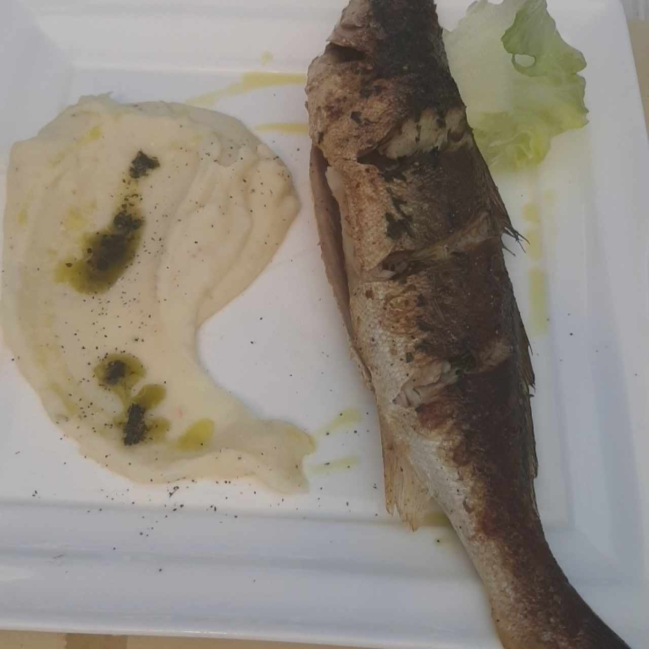 corvina entera a la plancha con pure