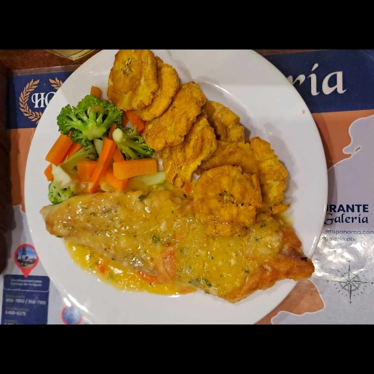 filete de corvina con patacones 