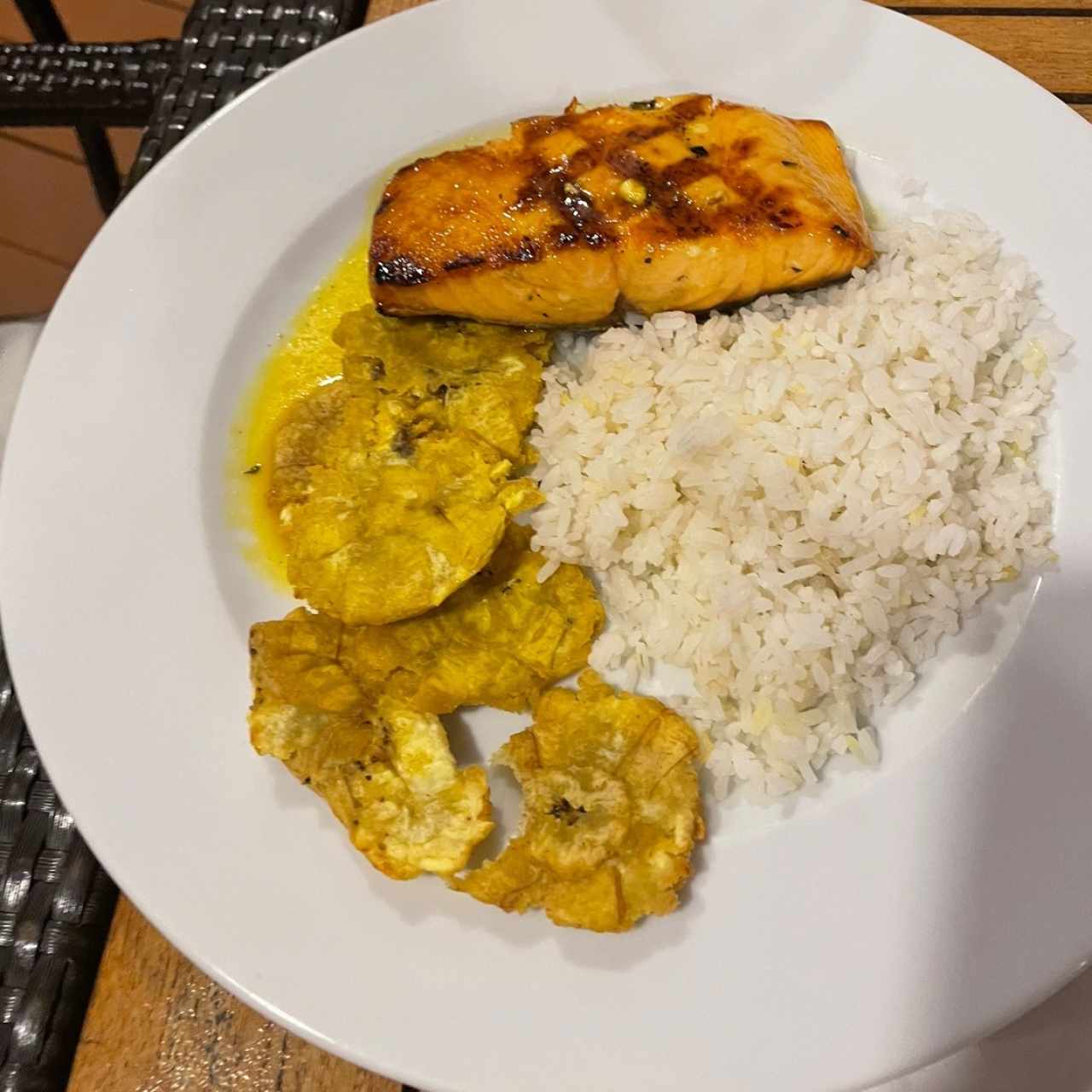 Salmon con arroz