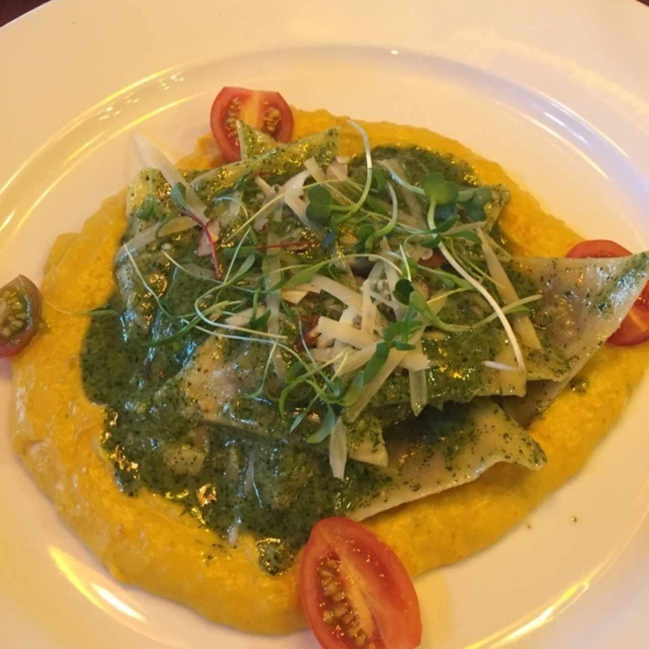 Raviolini de cordero con pesto de menta