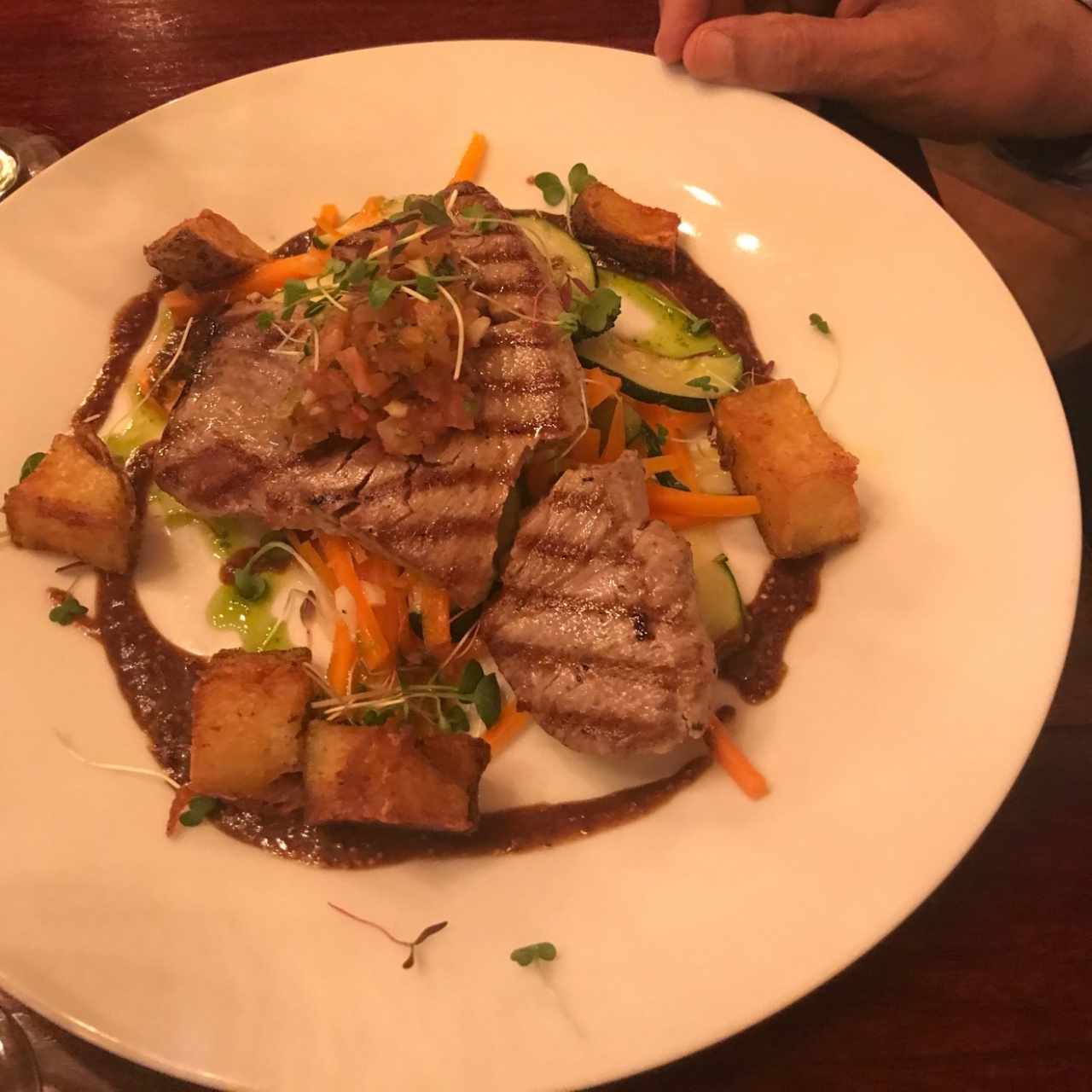 Especial del día- Atún fresco con papas y vegetales