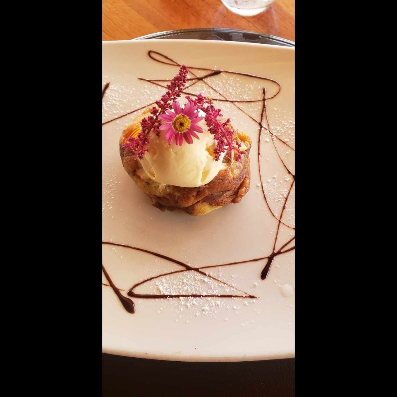 Pie de Manzana con Helado de Vainilla