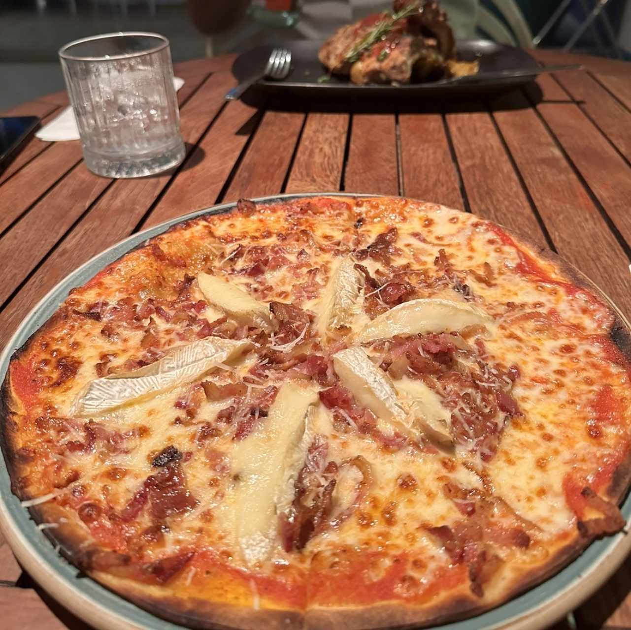 Pizza brie