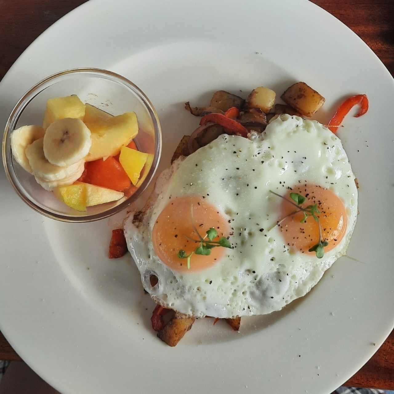 2 birds in a nest (breakfast)