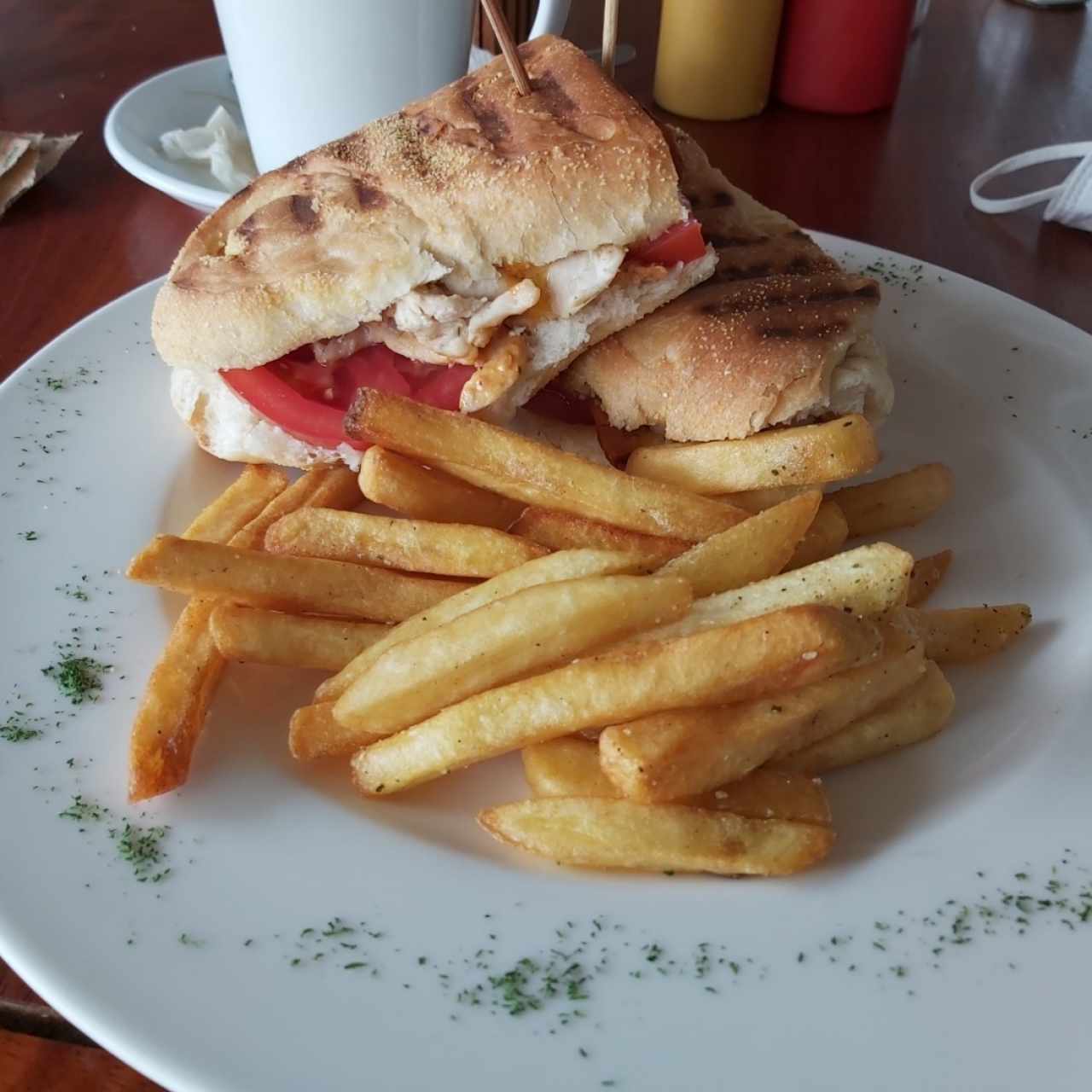 sándwich de pollo con chipotle y tocino