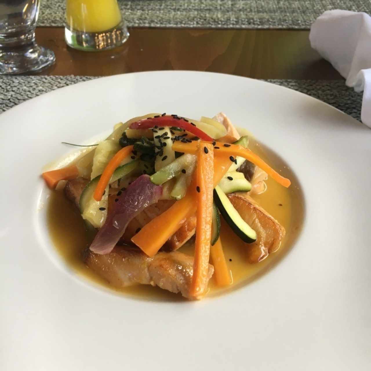 Salmón en salsa de maracuyá
