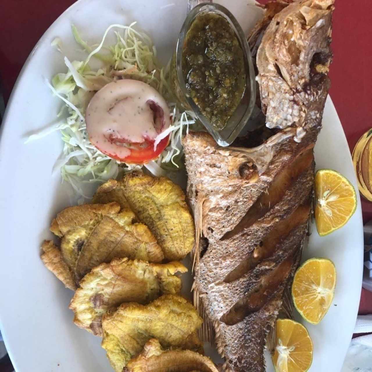 Pargo Entero tamaño mediano con Patacones