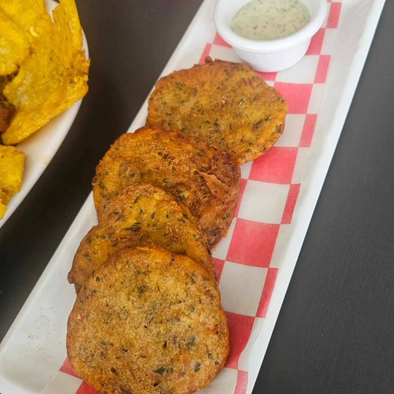 Entradas -Starters - TORTITAS DE BACALO