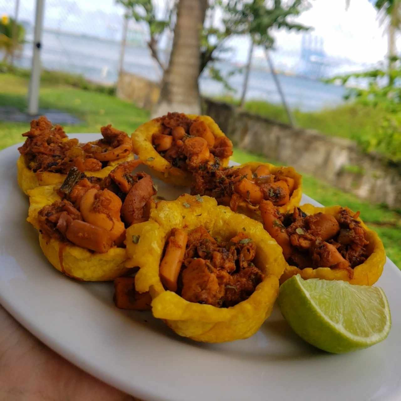 patacones rellenos de pulpo