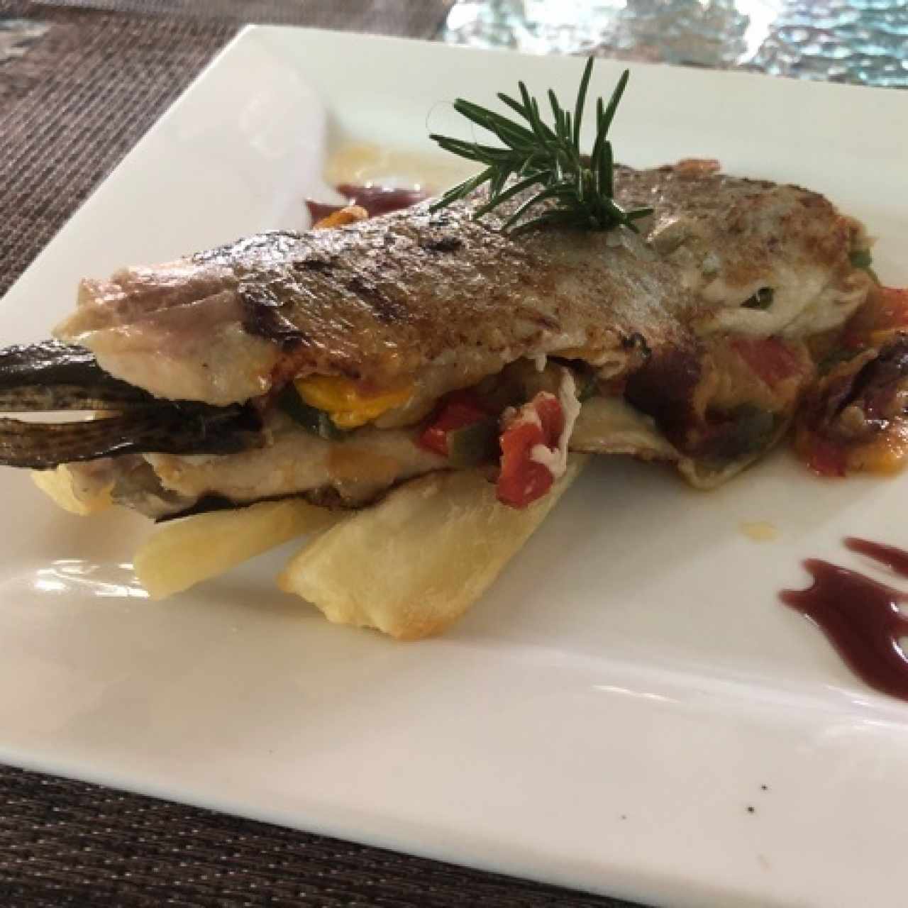 trucha rellena de vegetales