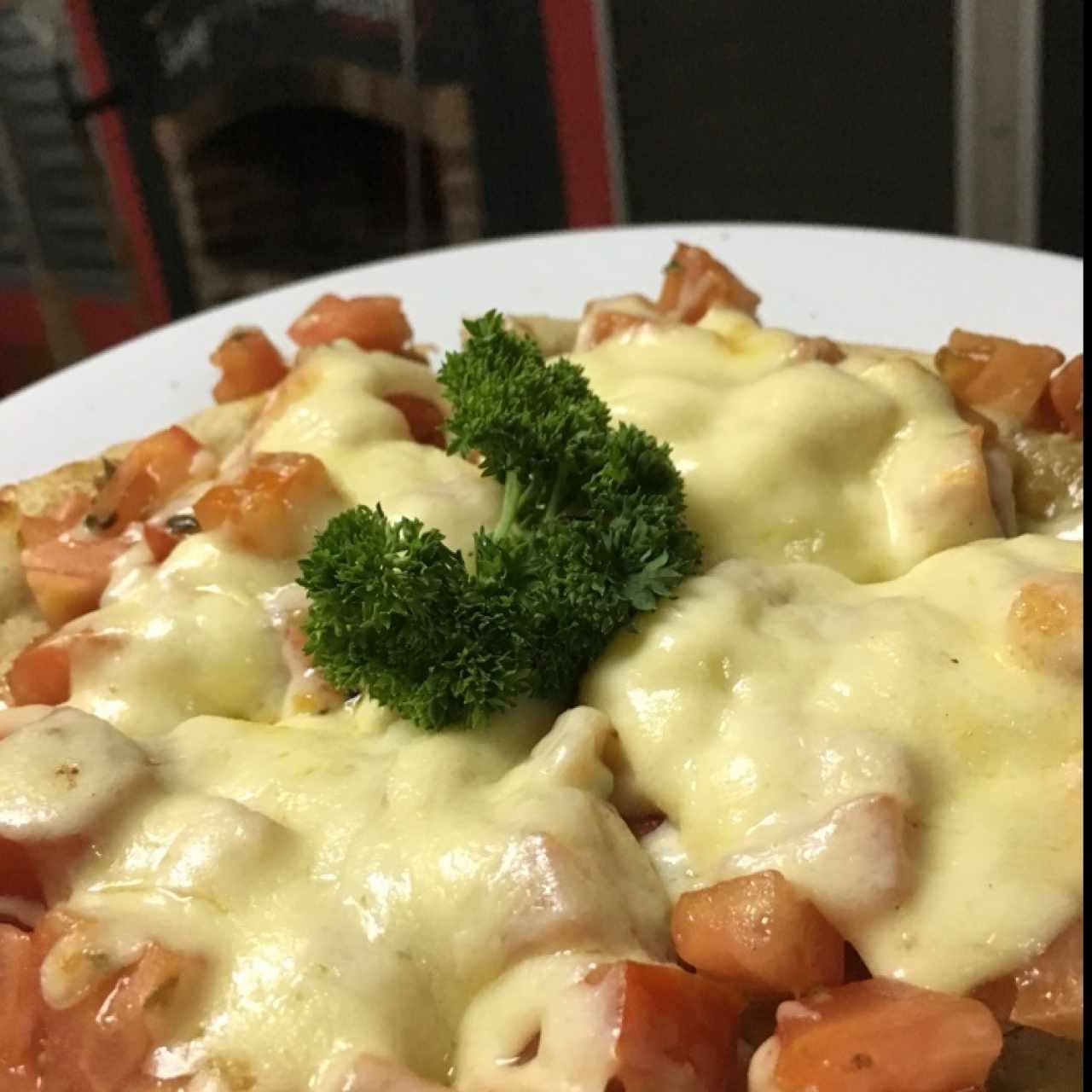 Bruschetta de tomate con queso mozzarella