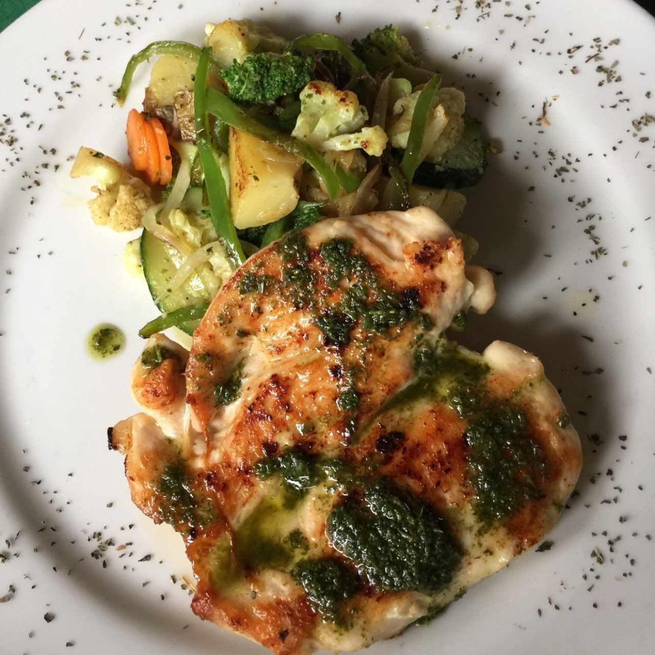 Pollo acompañado de Vegetales