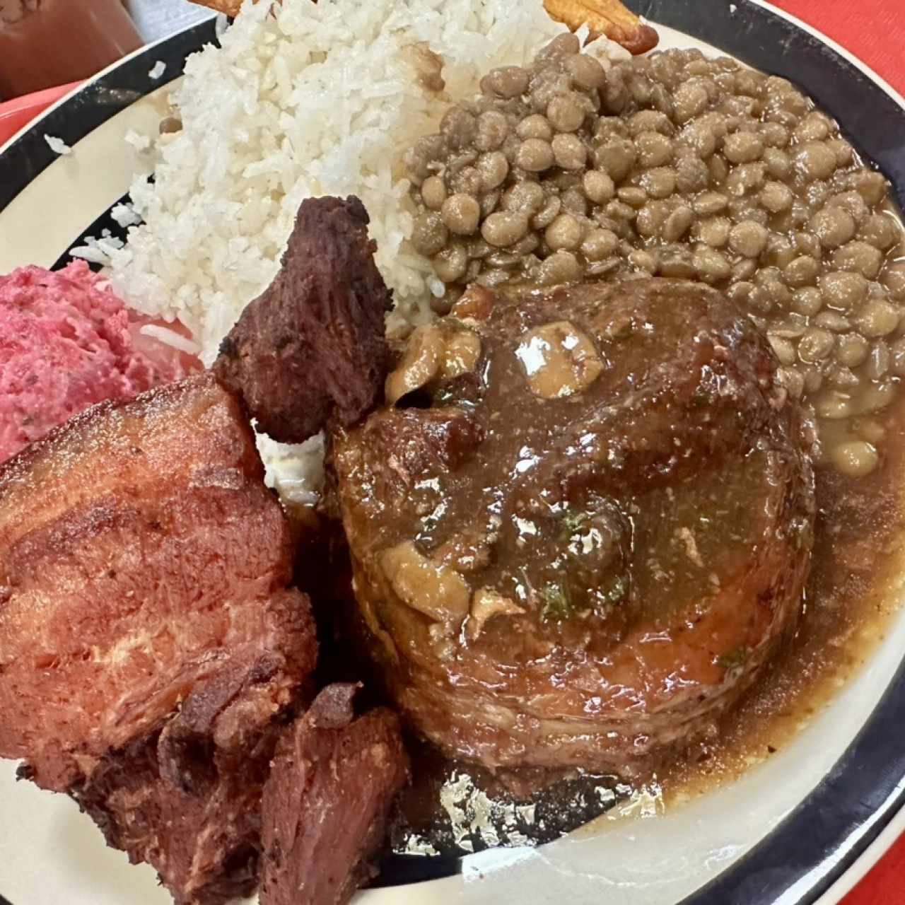 Filete Miñon, Arroz , Lenteja y ensalada 