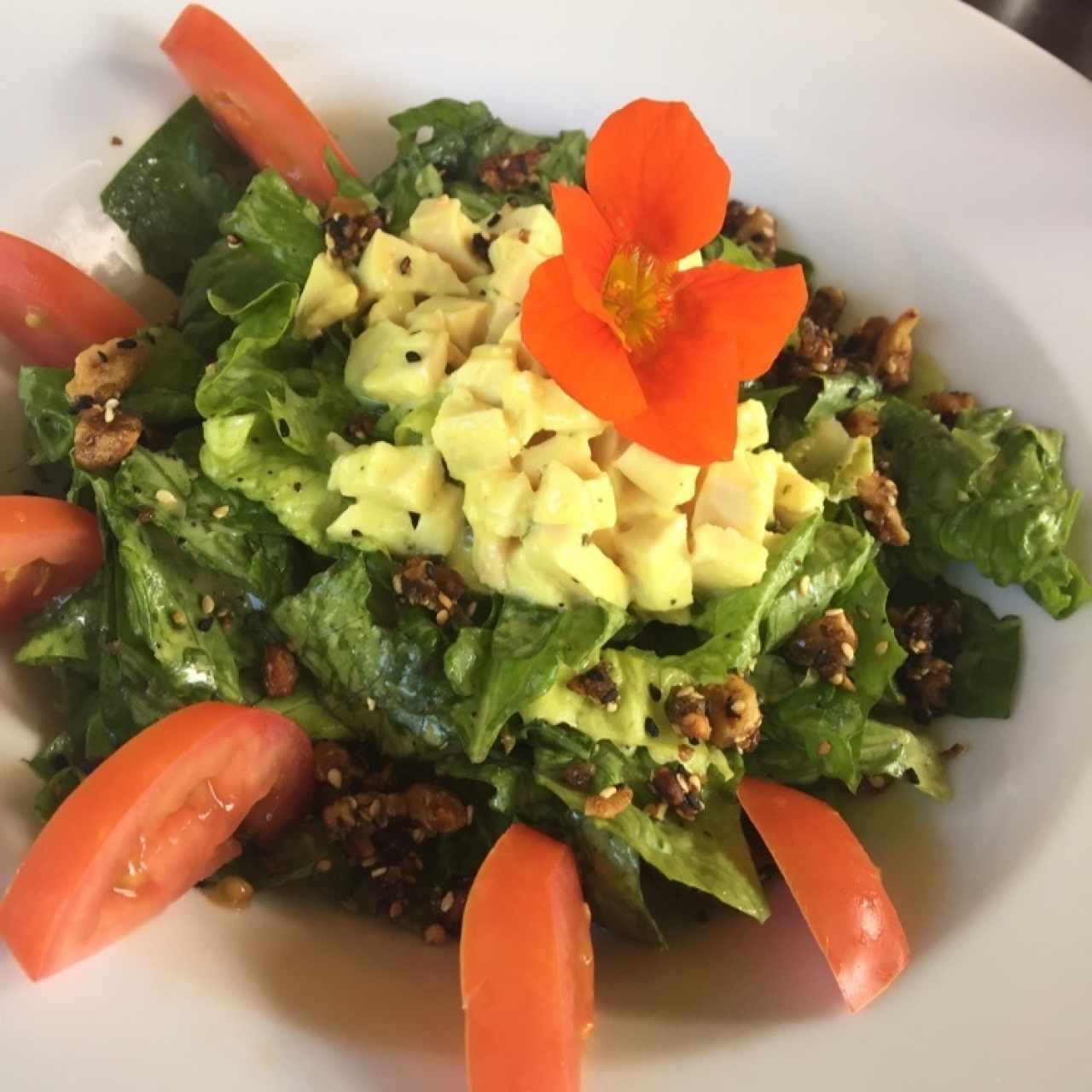 ensalada de pollo curry y leche de coco