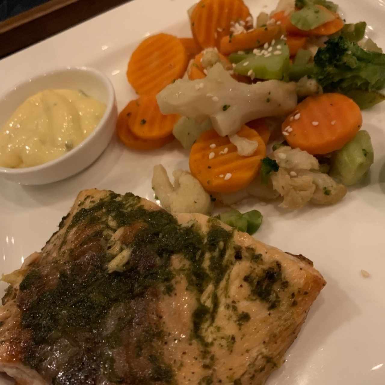 salmón a la terraza con vegetales